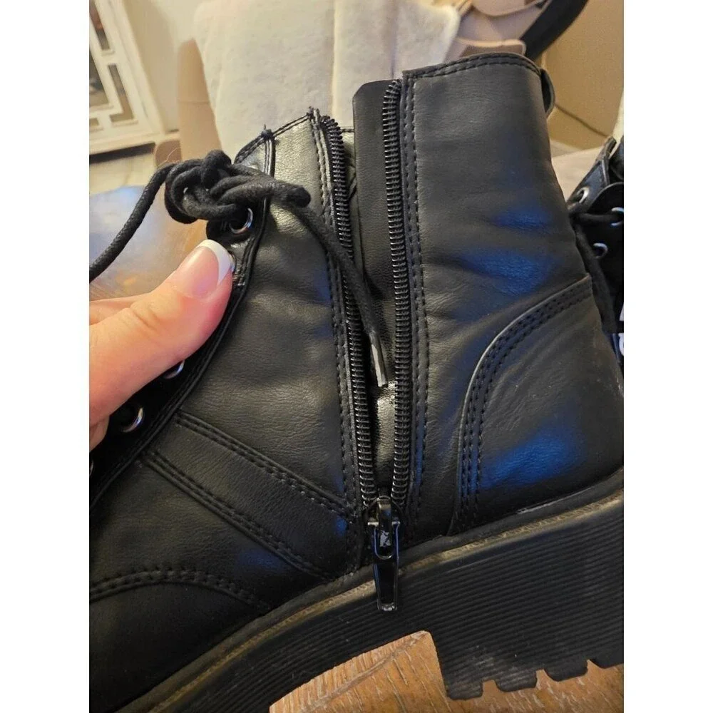 GUESS Women's‎ Logo Combat Boots Black Size 7 M Chunky Y2k Bratz Spice Girls